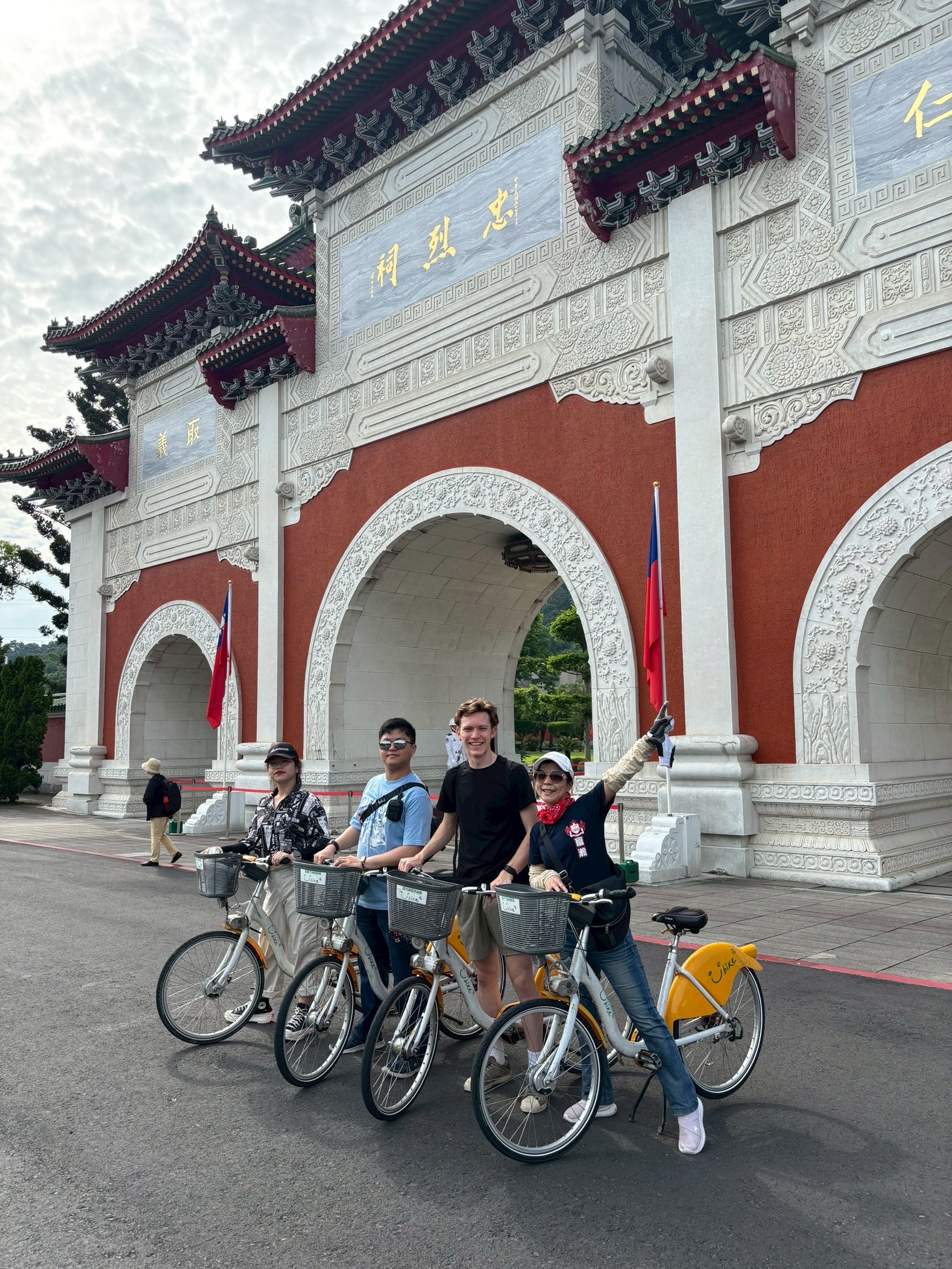 Henry Tushek spends the summer abroad in Taiwan